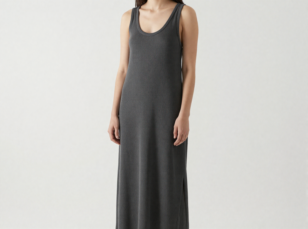 Vestido largo de tirantes con aberturas laterales