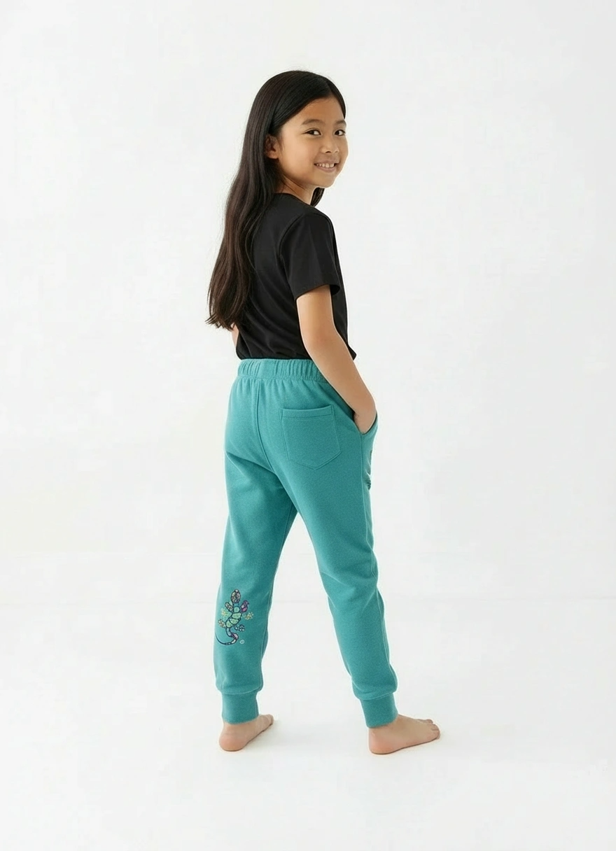 Pantalón Lagartija Mágica: Donde la Aventura se Mueve con Estilo y Confort