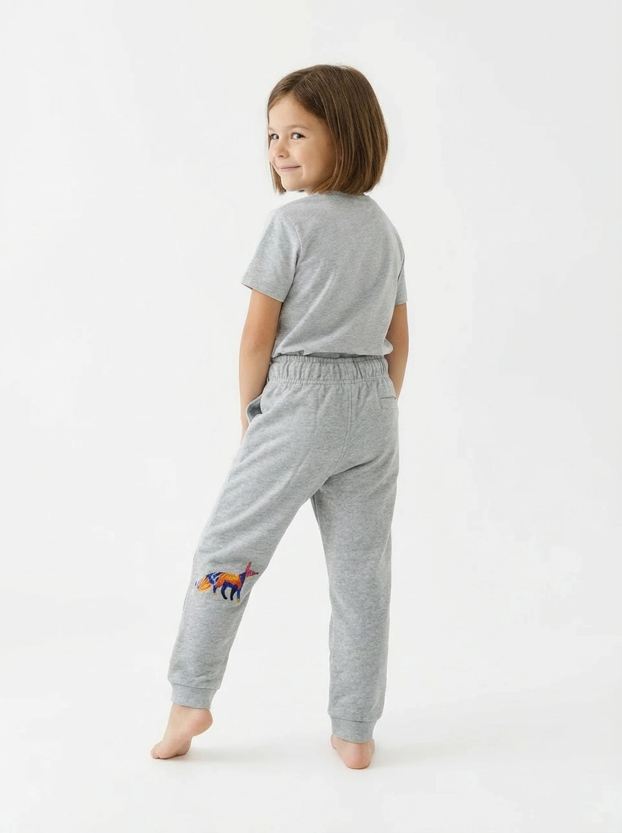 Pantalón Zorrito Mágico: Astucia, Color y Confort en Cada Paso